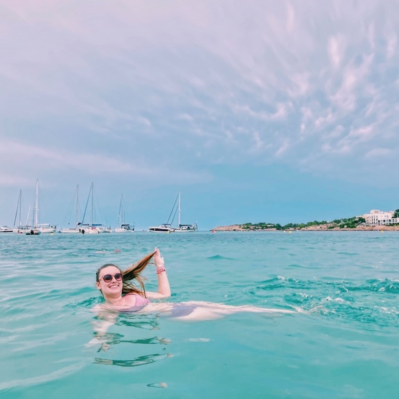 Meet your Posher, Sarah - Picture 2 of 11